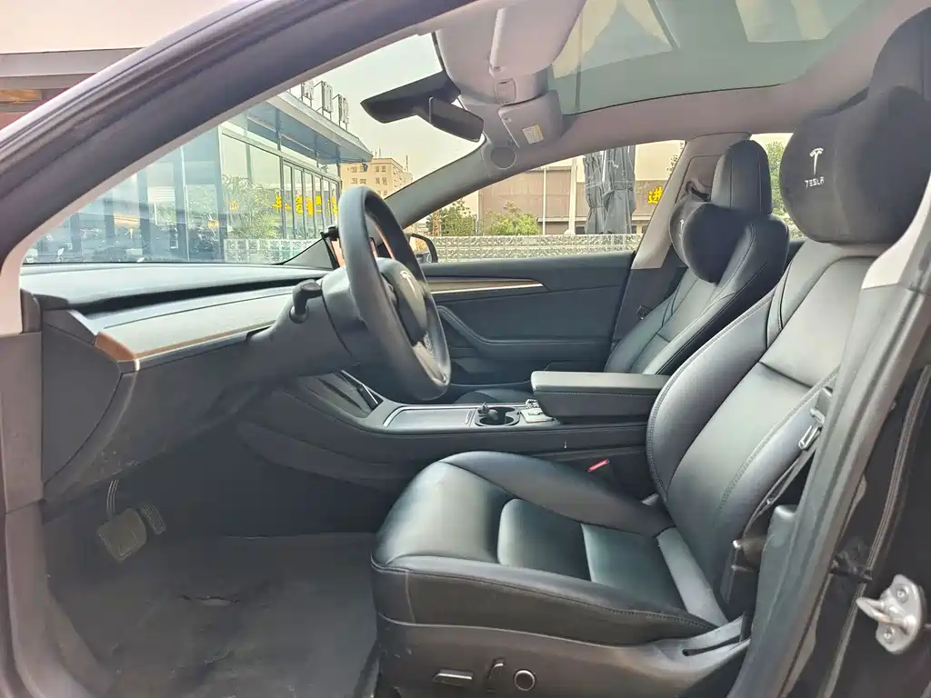 Tesla Model 3 — миниатюра 7