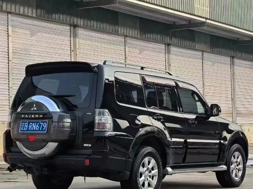 MITSUBISHI PAJERO