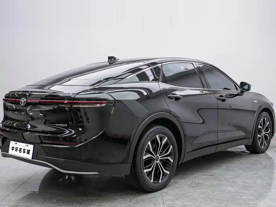 Toyota Crown SportCross — миниатюра 17