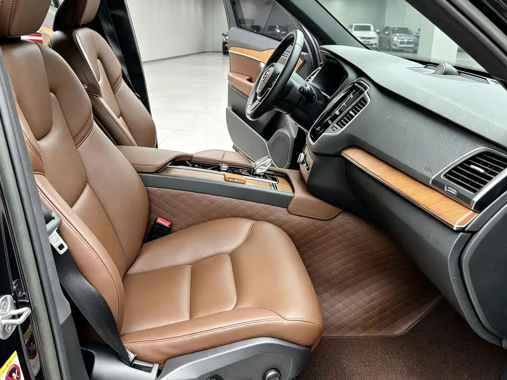 Volvo XC90 — миниатюра 10