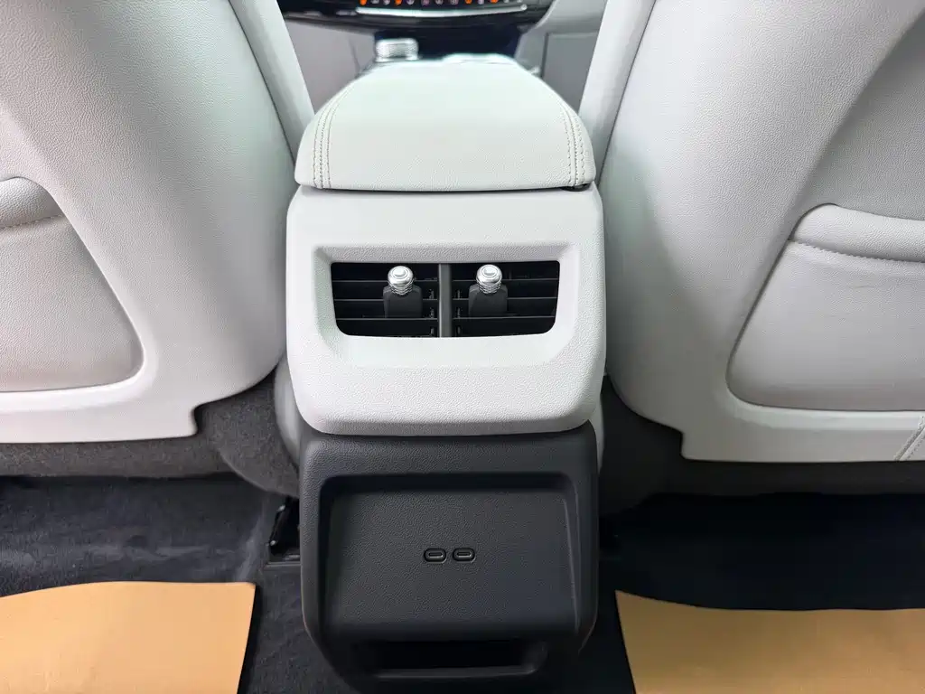Cadillac IQ — миниатюра 14