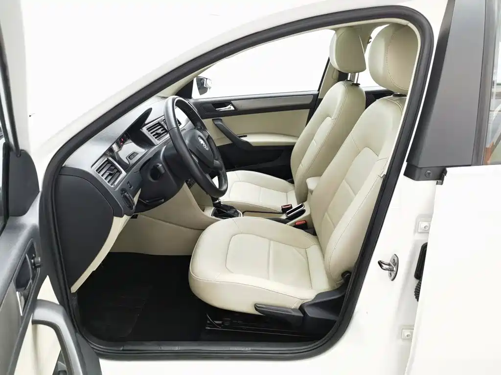Skoda Rapid — миниатюра 10