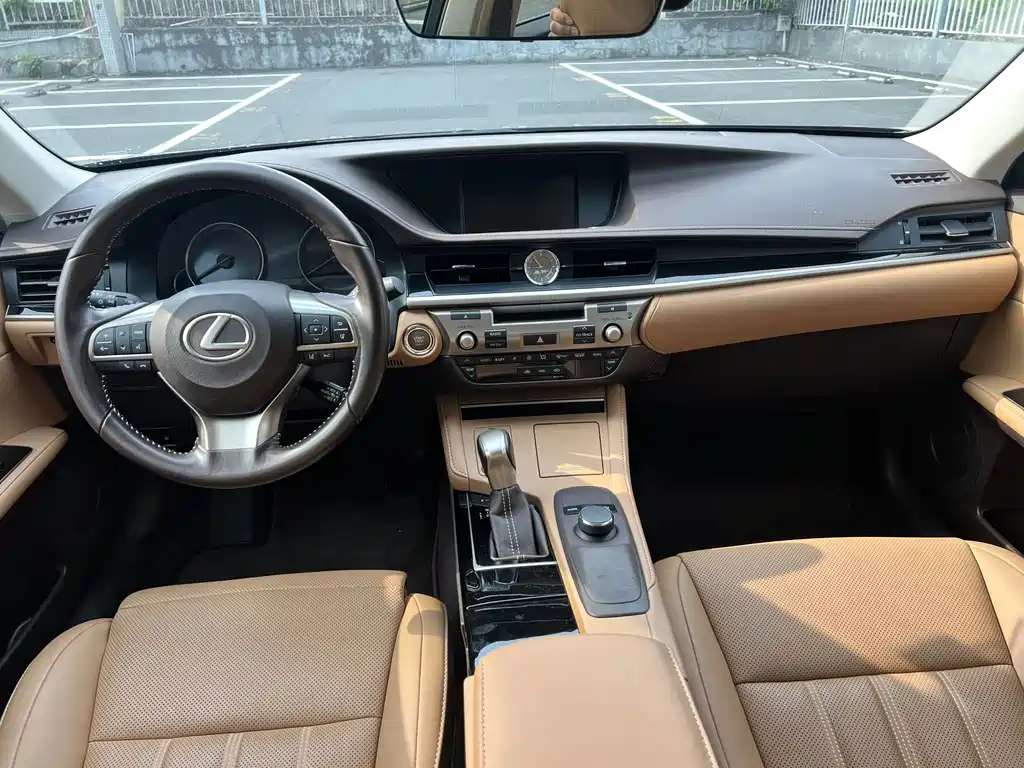 Lexus ES — миниатюра 9