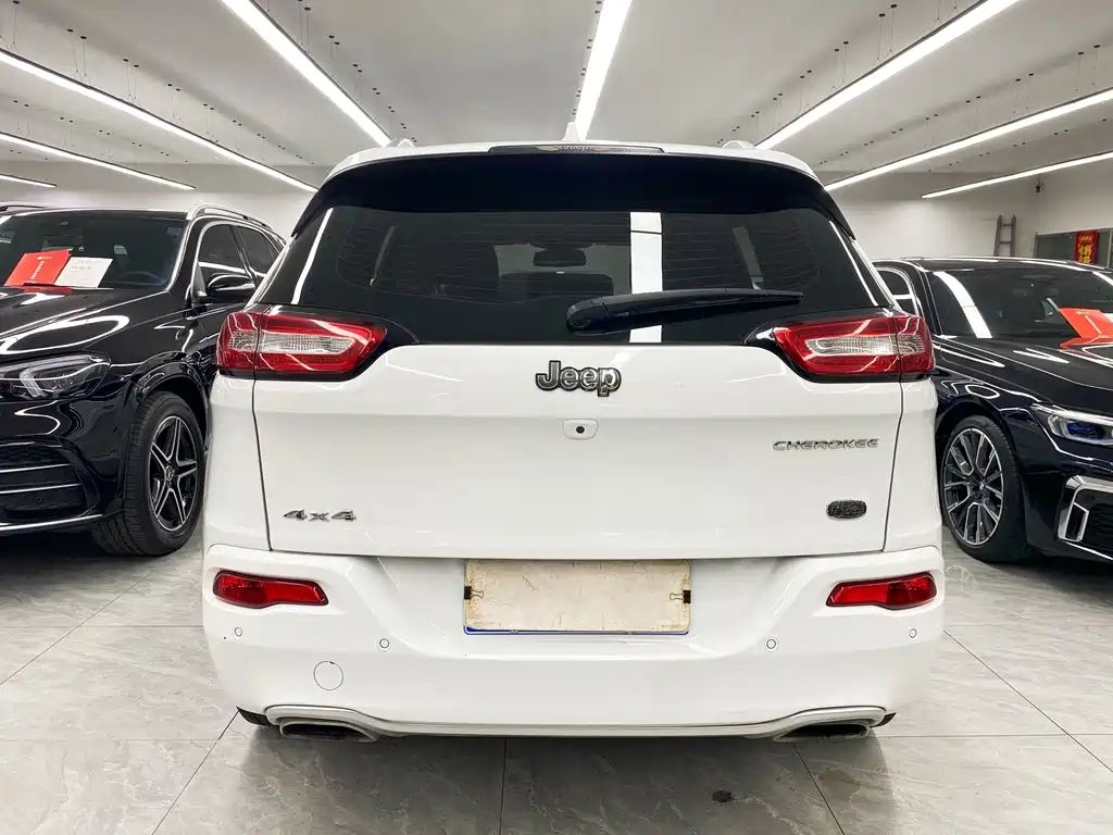 Jeep Cherokee — миниатюра 5