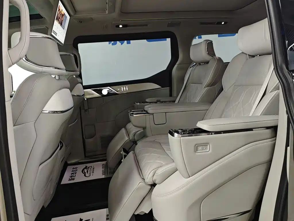 Volvo EM90 — миниатюра 6