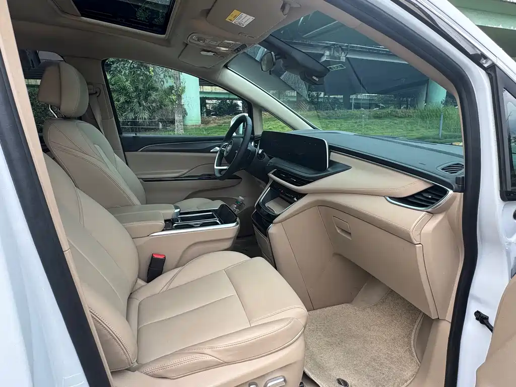 Buick GL8 Hybrid — миниатюра 11