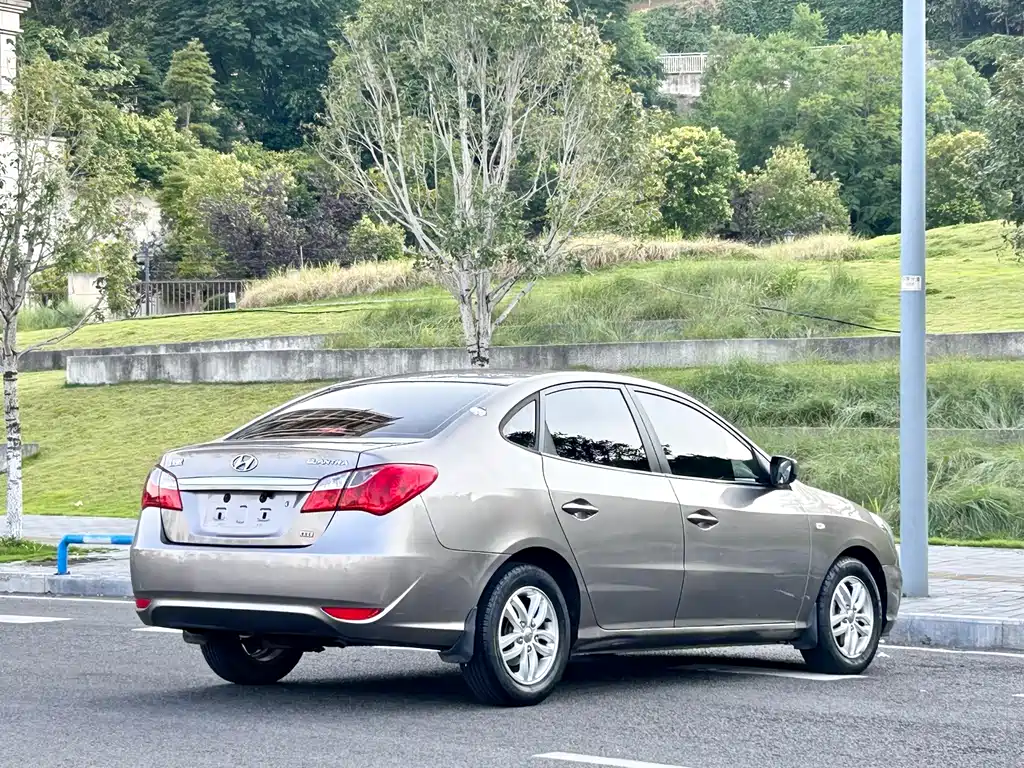 Hyundai Elantra — миниатюра 13