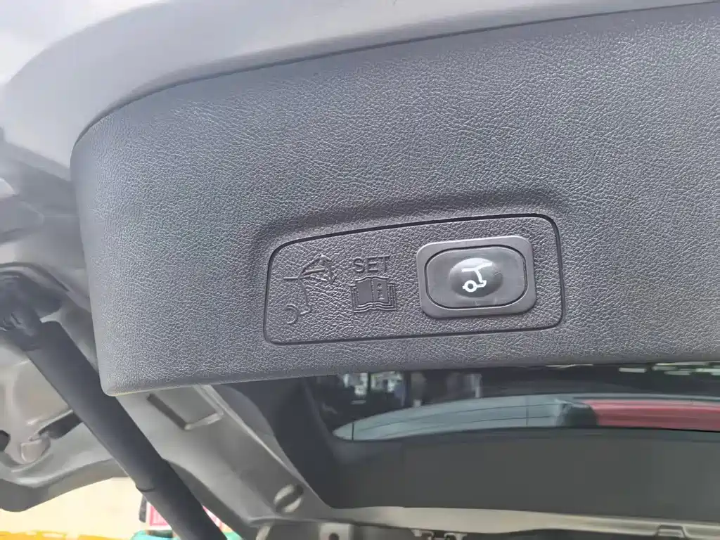 Lincoln MKC — миниатюра 14