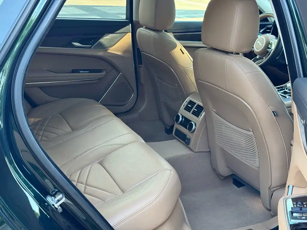 Jaguar XFL — миниатюра 10