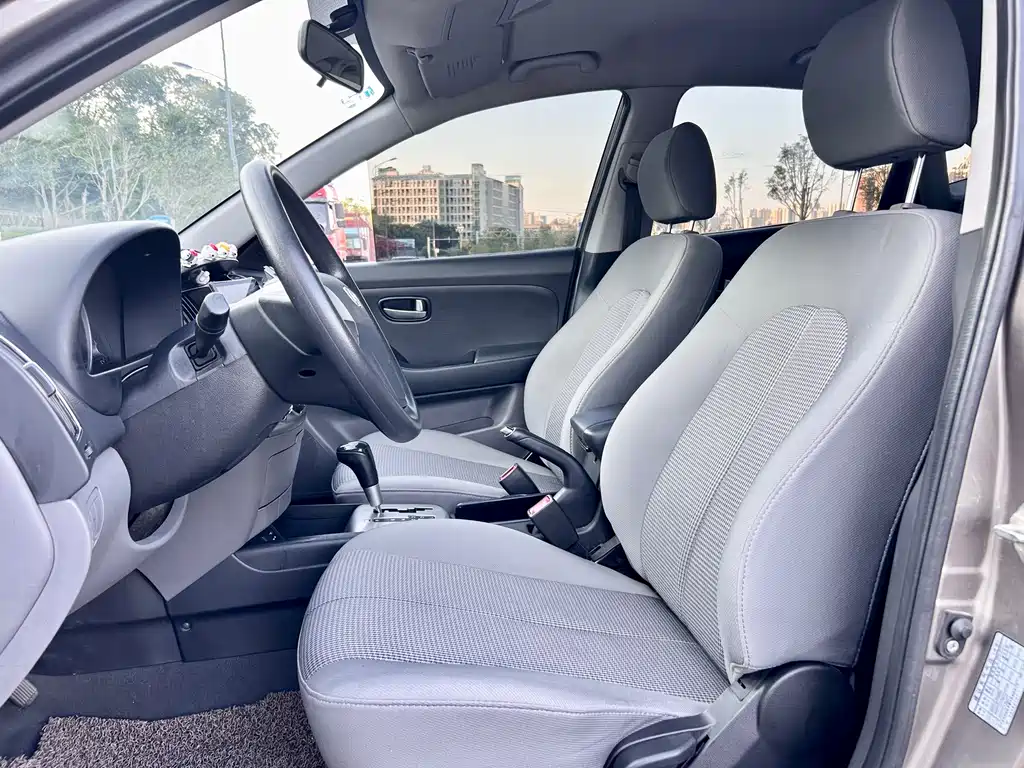 Hyundai Elantra — миниатюра 7