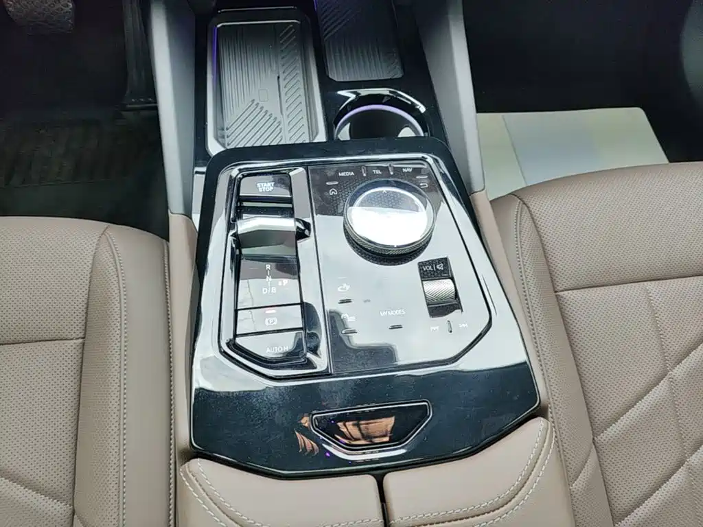 BMW i5 — миниатюра 14