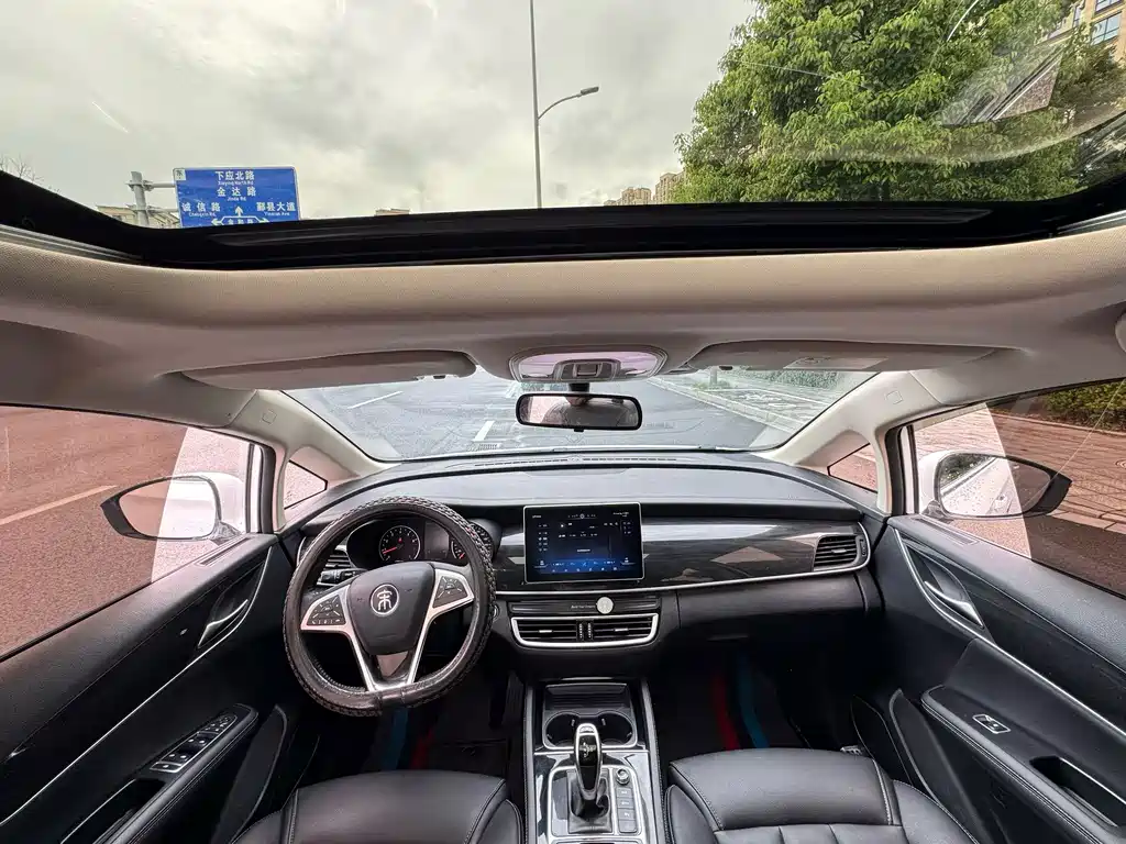 BYD MAX — миниатюра 8