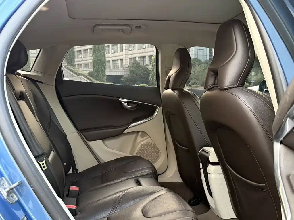 Volvo V40 — миниатюра 14