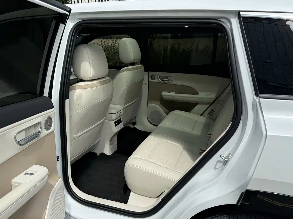 Toyota bZ3X — миниатюра 10