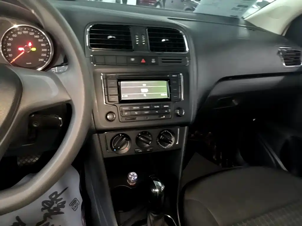 Volkswagen Polo — миниатюра 13