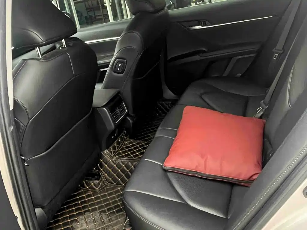 Toyota Camry — миниатюра 9