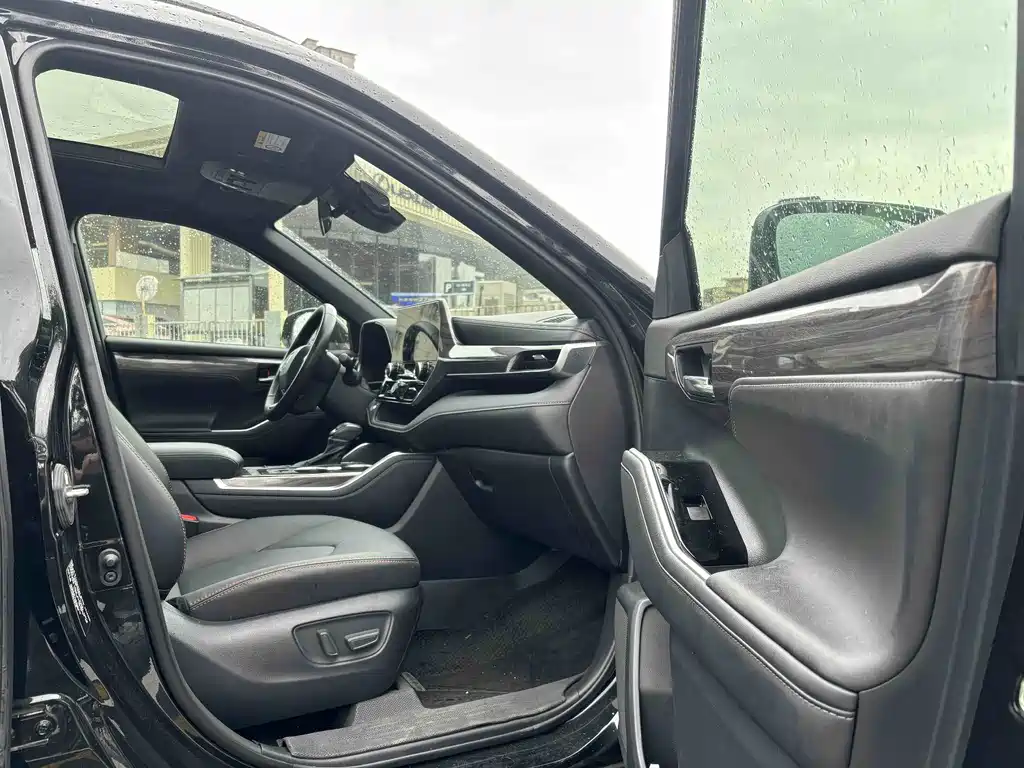 Toyota Crown Kluger — миниатюра 12