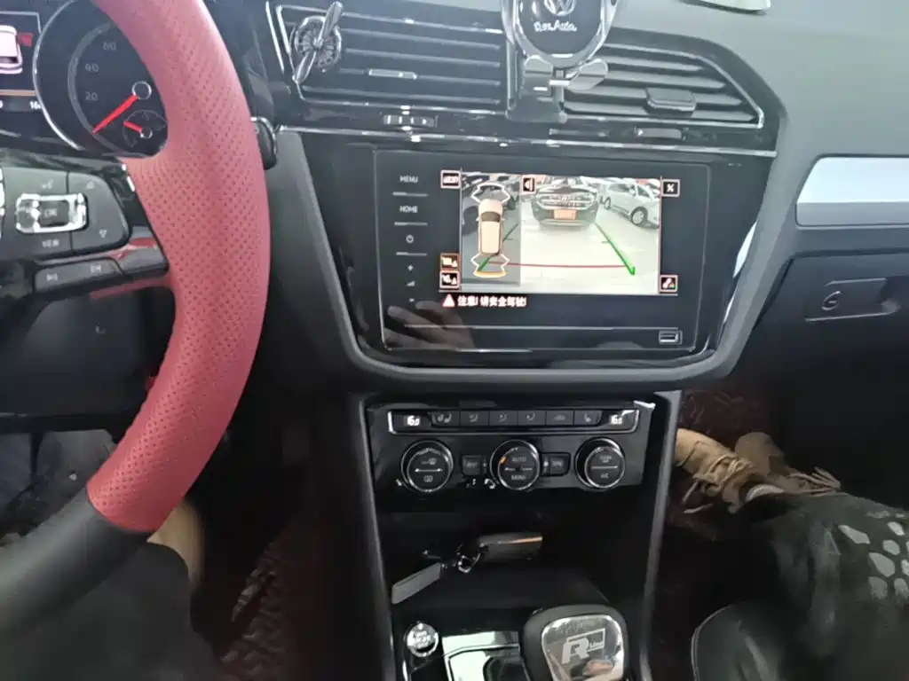 Volkswagen Tiguan L — миниатюра 13