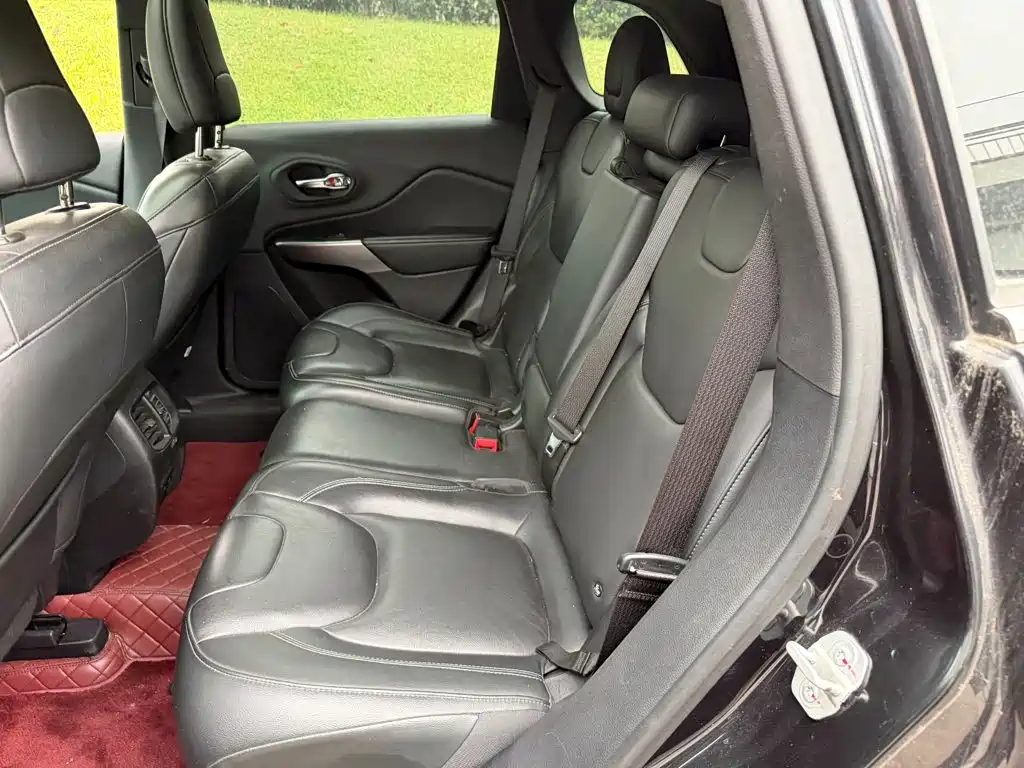 Jeep Cherokee — миниатюра 12