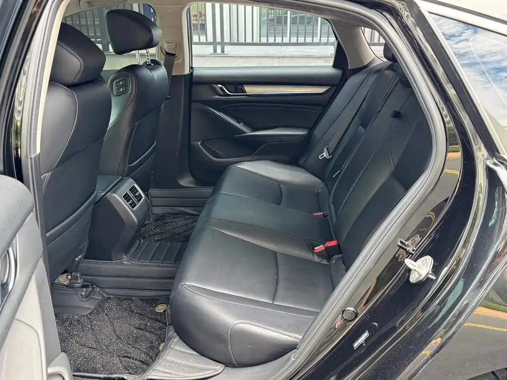 Honda Accord — миниатюра 8