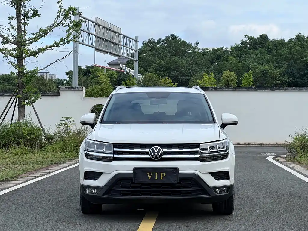 Volkswagen Tharu — миниатюра 2