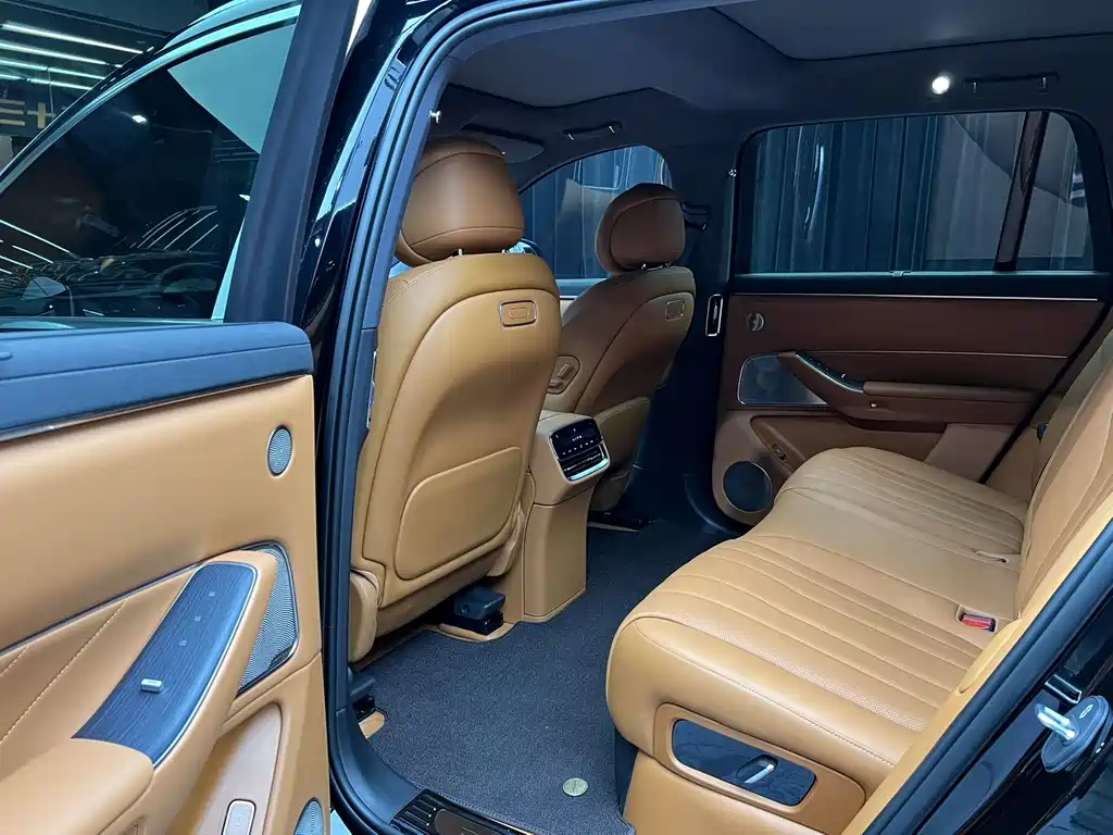 AITO ASK THE WORLD M8