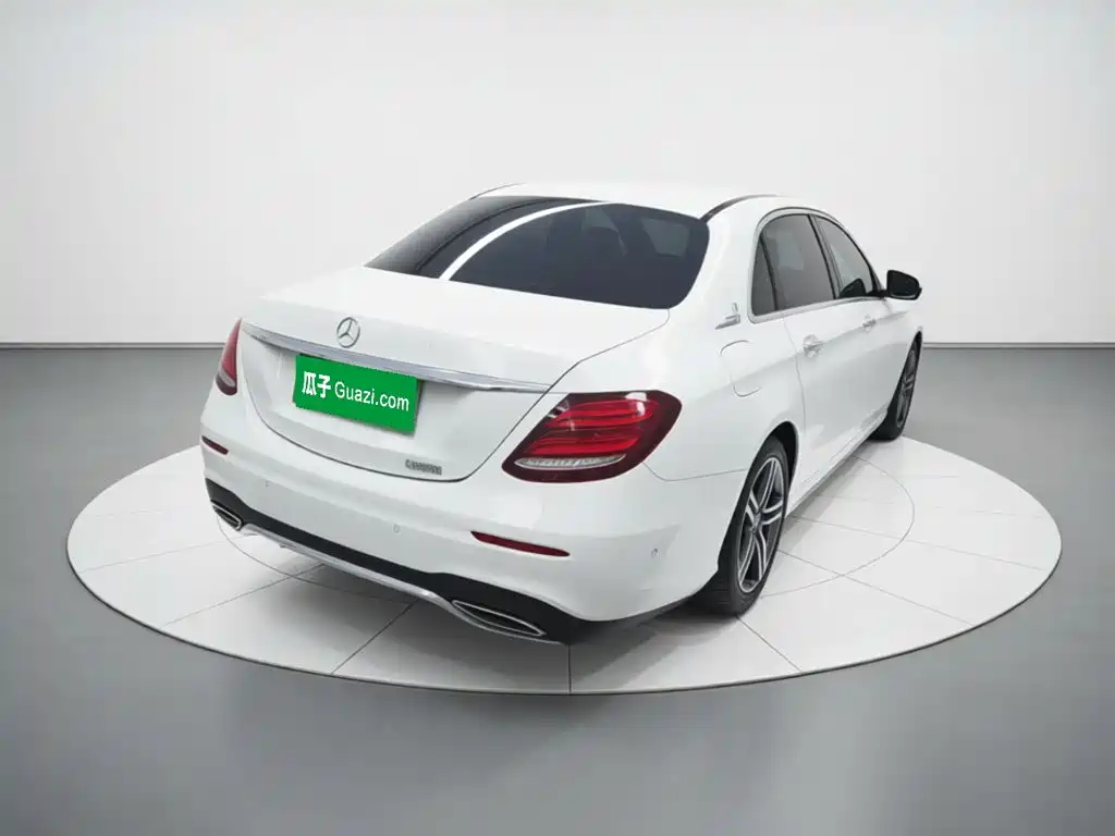 Mercedes-Benz E-Class — миниатюра 6