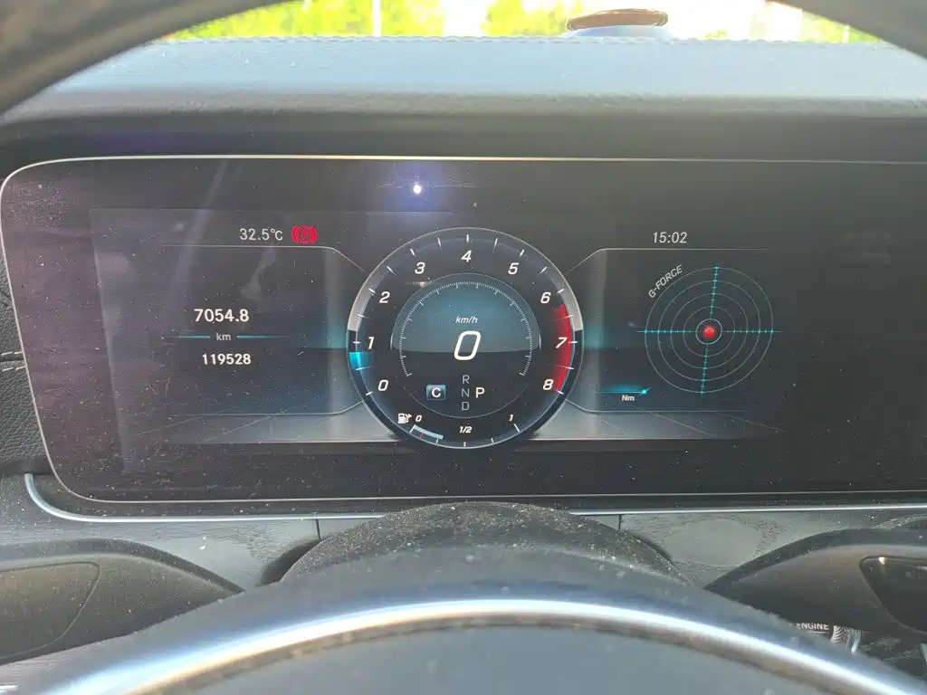 Mercedes-Benz E-Class — миниатюра 13