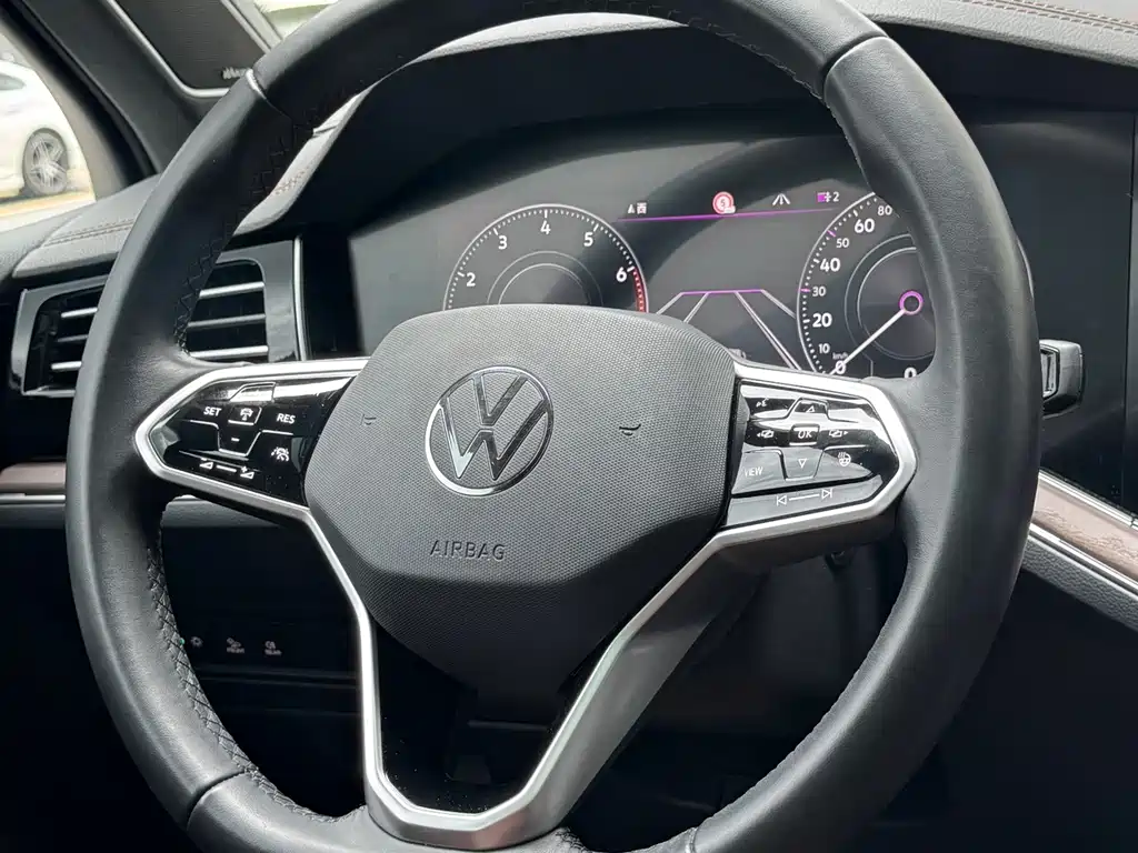 Volkswagen Touareg — миниатюра 10