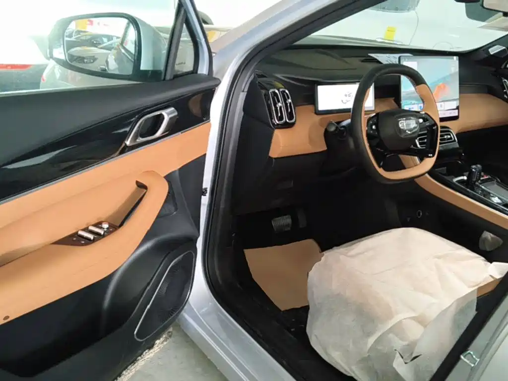 Geely Boyue L — миниатюра 16