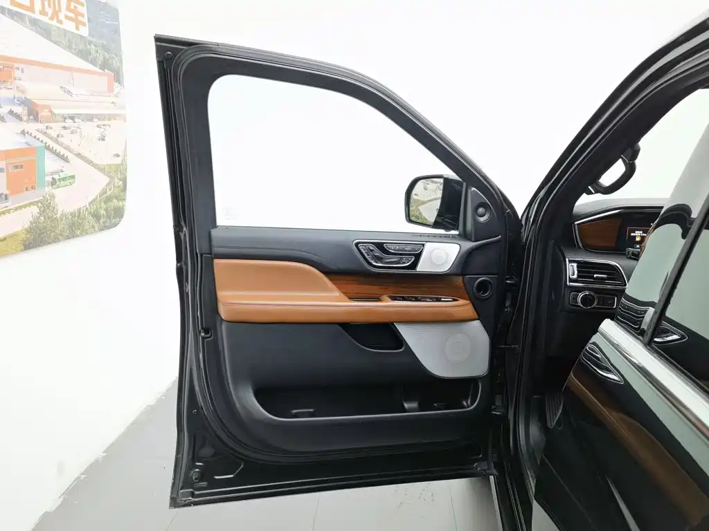 Lincoln Navigator — миниатюра 8