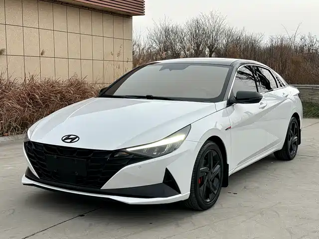 HYUNDAI ELANTRA