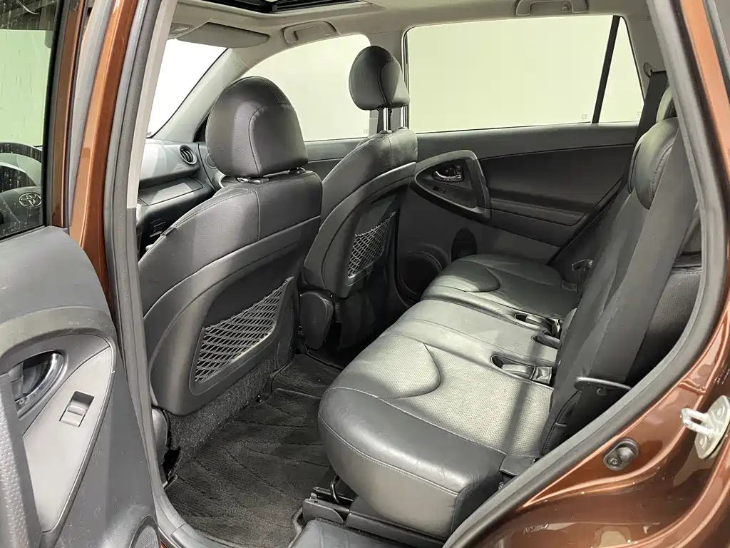 Toyota RAV4 — миниатюра 13