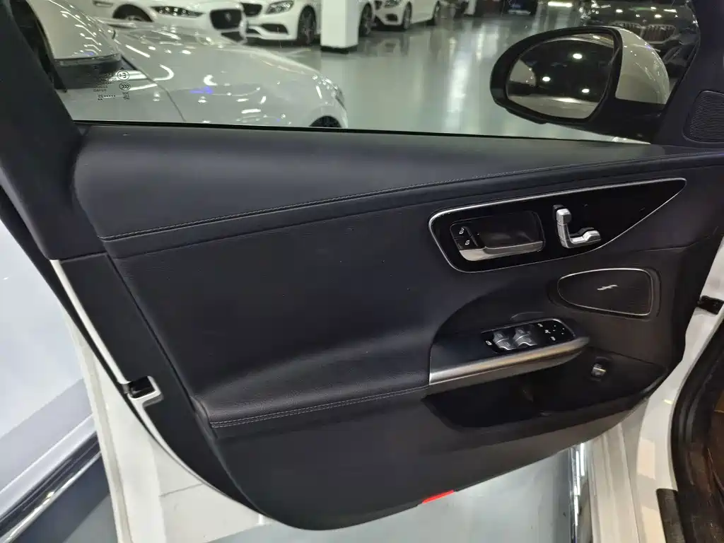 Mercedes-Benz C-Class — миниатюра 5
