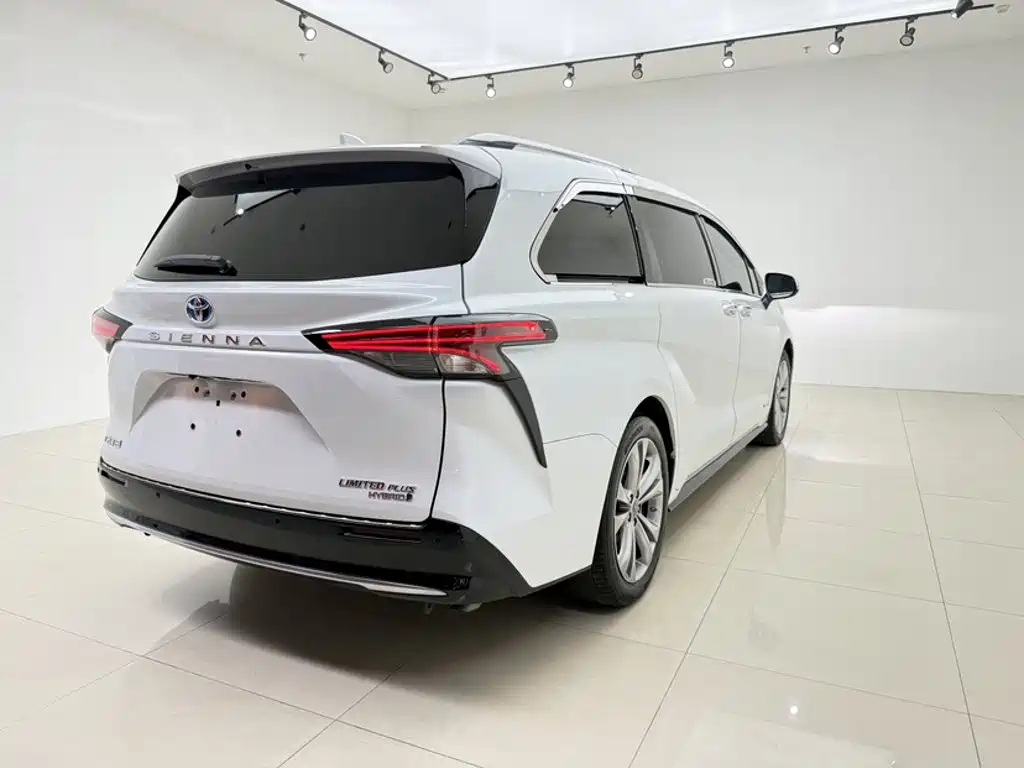 Toyota Sienna — миниатюра 14
