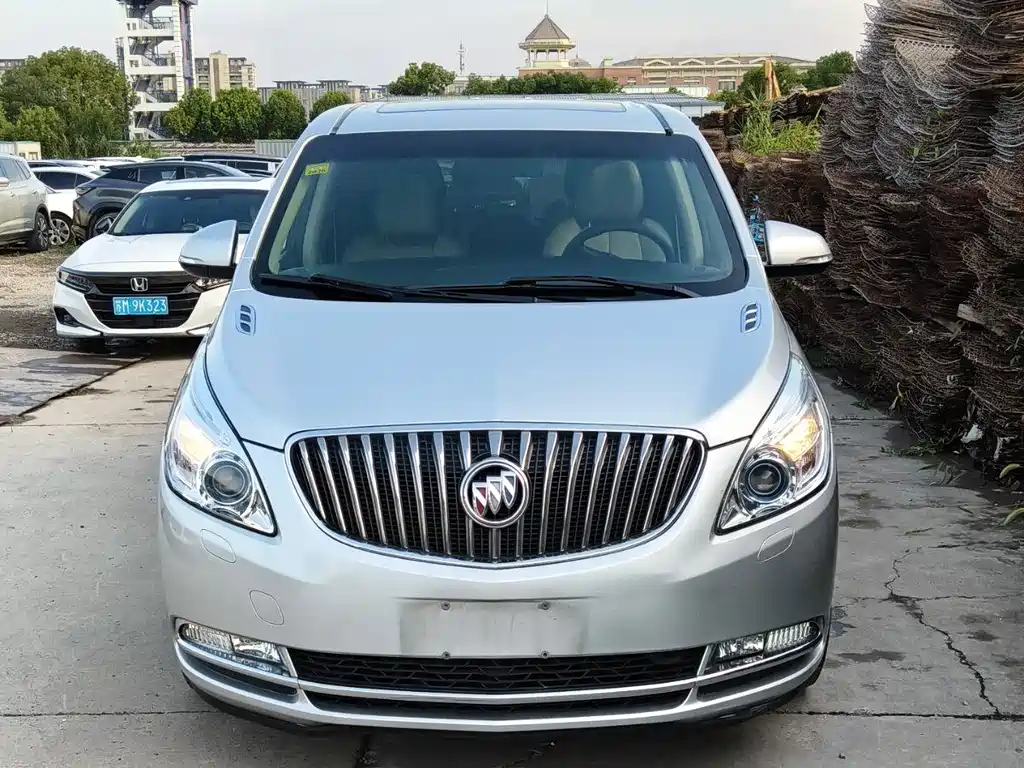 Buick GL8 — миниатюра 2