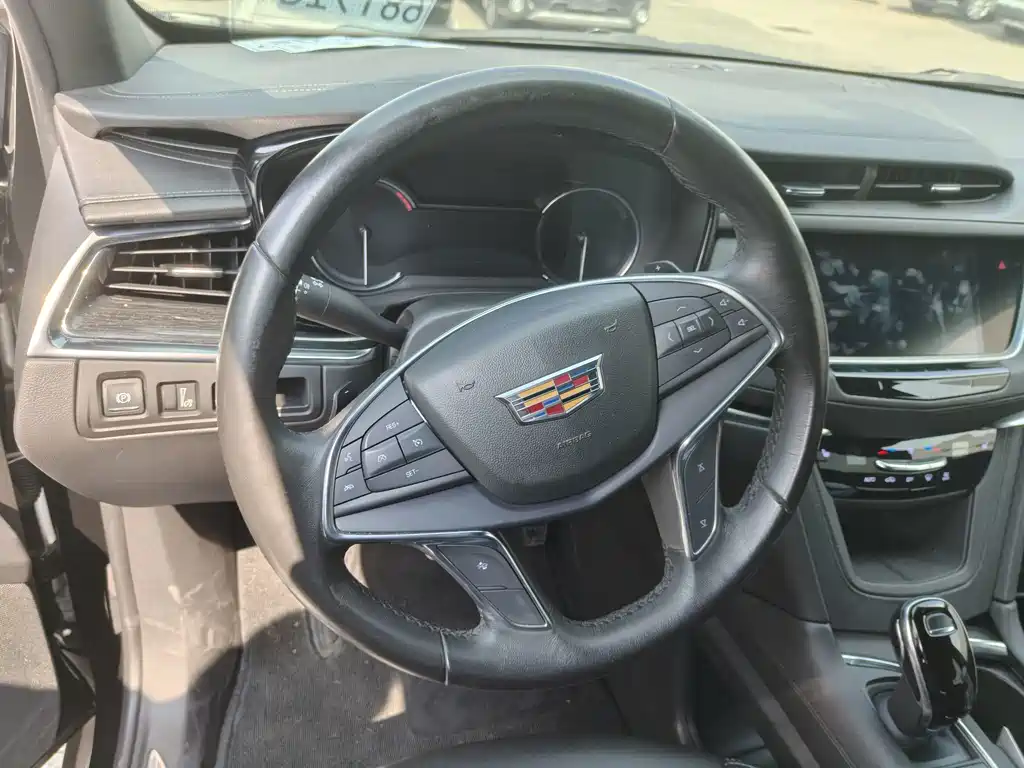 Cadillac XT5 — миниатюра 6