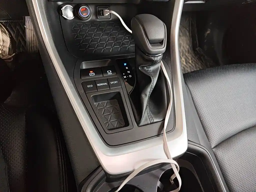 Toyota RAV4 — миниатюра 15