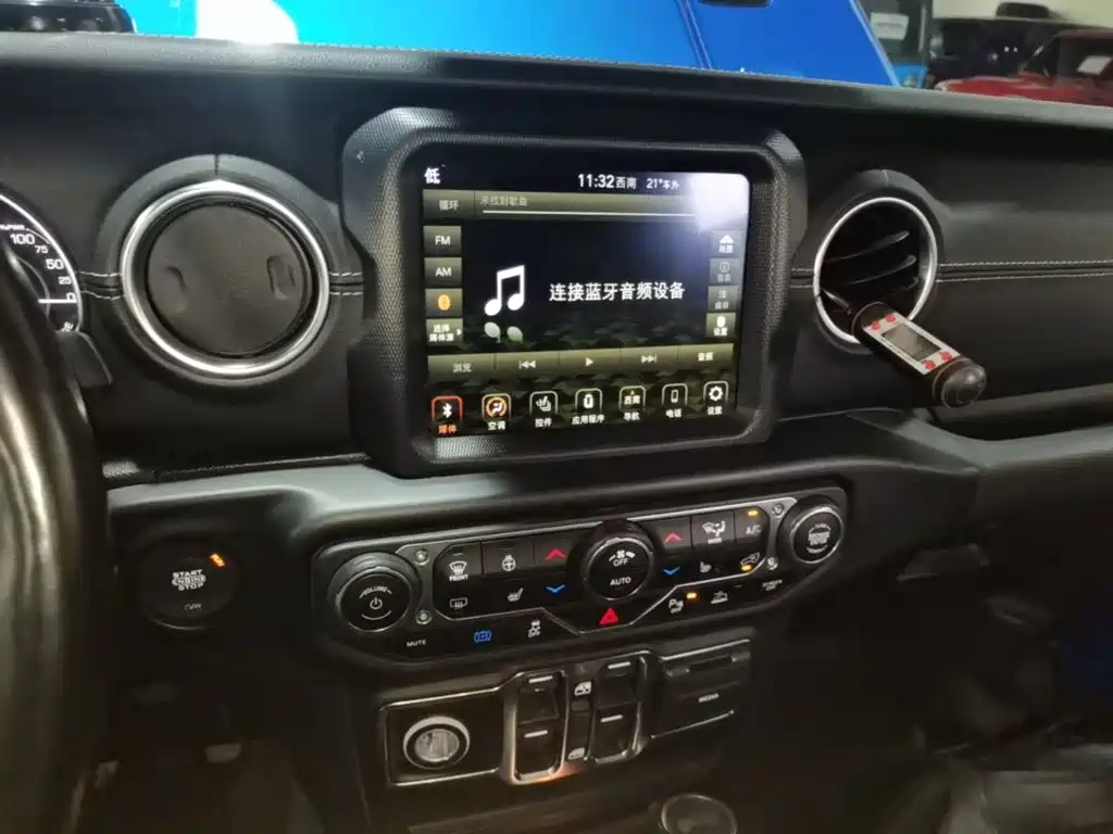 Jeep Wrangler PHEV — миниатюра 13