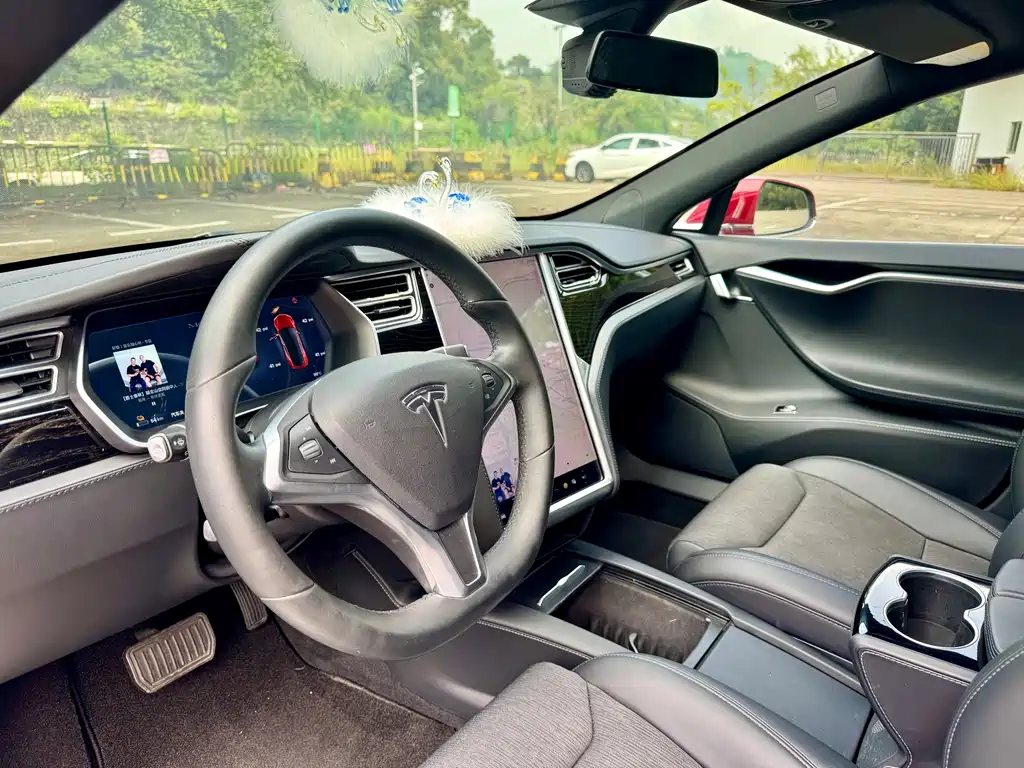 Tesla Model S — миниатюра 6