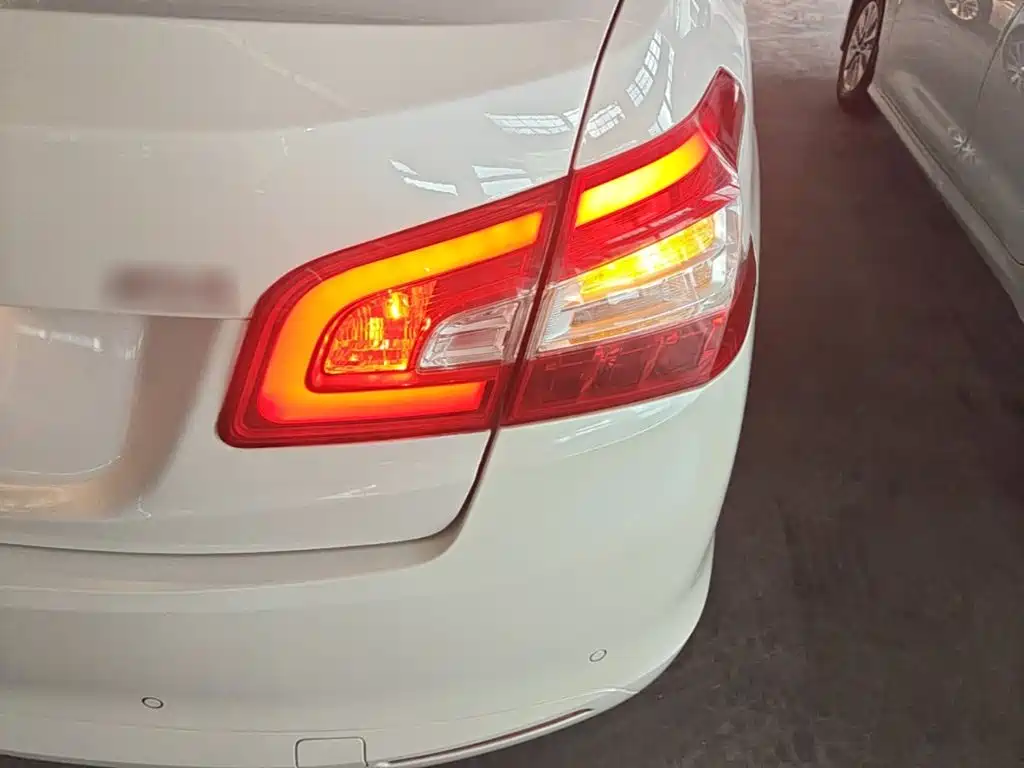 Peugeot 408 — миниатюра 8