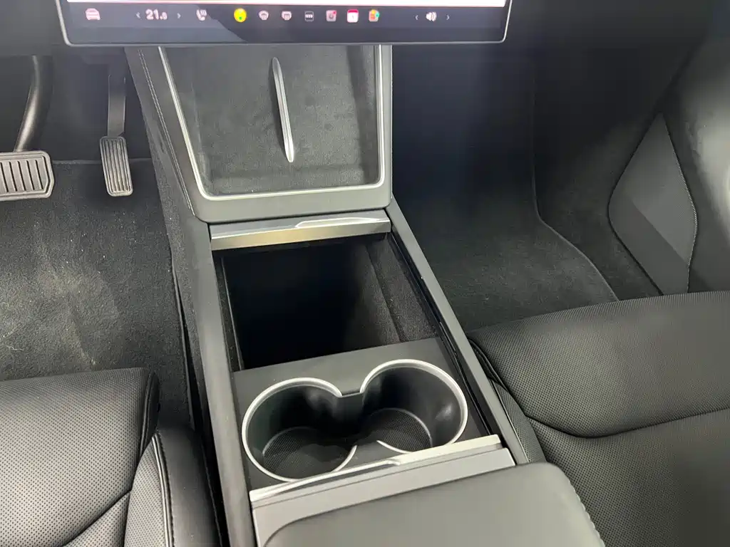 Tesla Model Y L — миниатюра 9