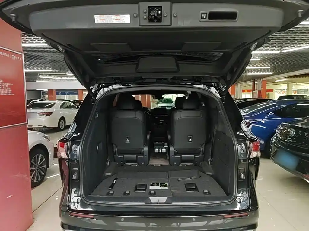 Toyota Sienna — миниатюра 19
