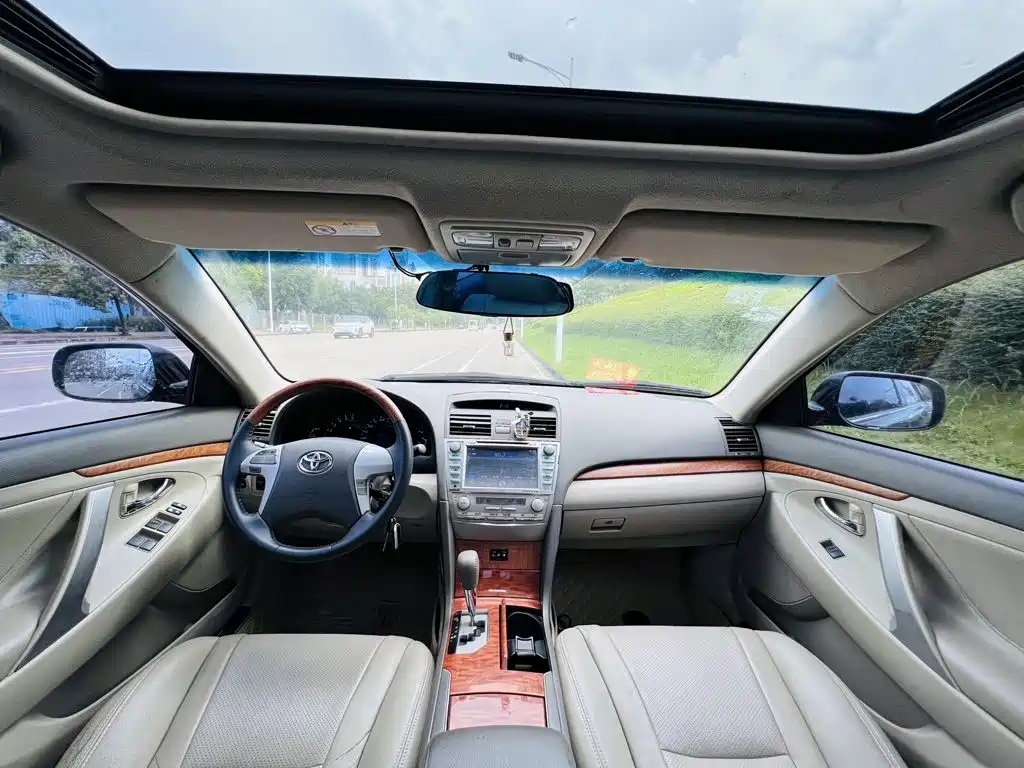 Toyota Camry — миниатюра 5