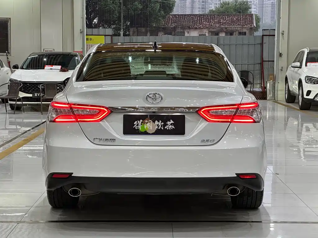 Toyota Camry — миниатюра 14