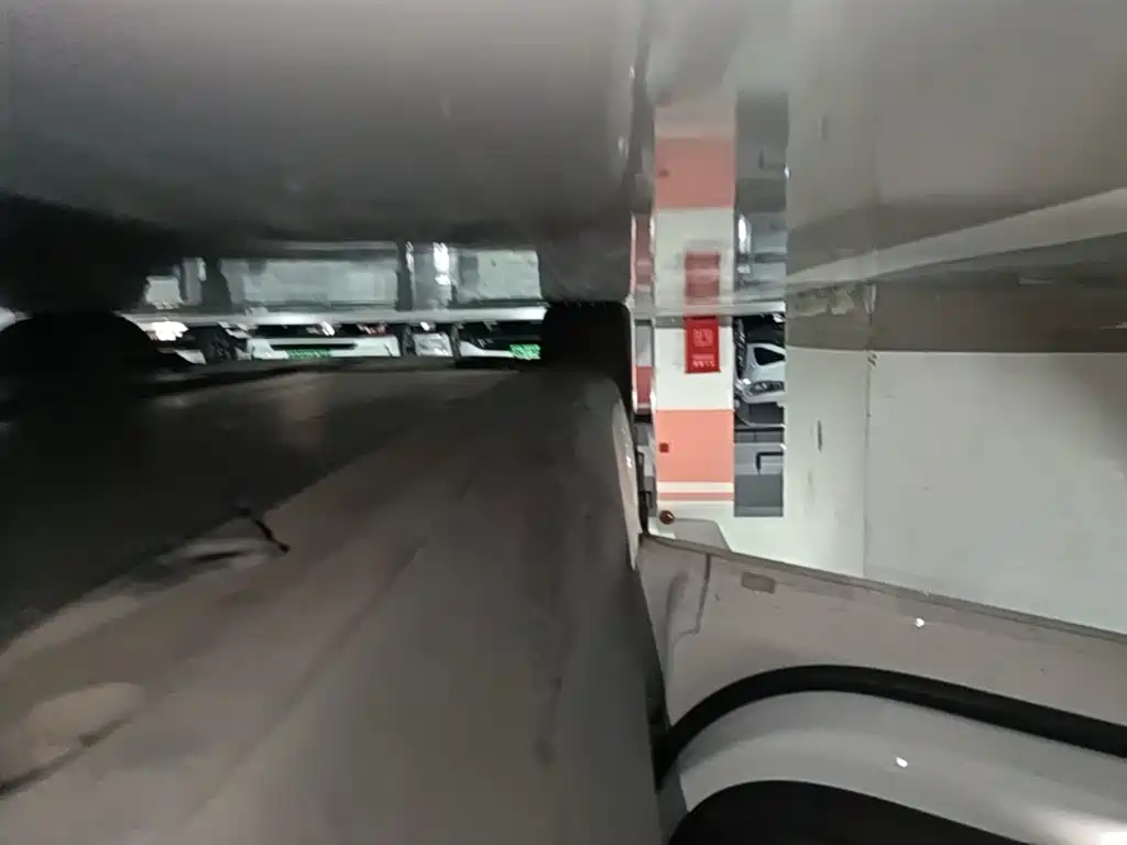 Tesla Model Y — миниатюра 22