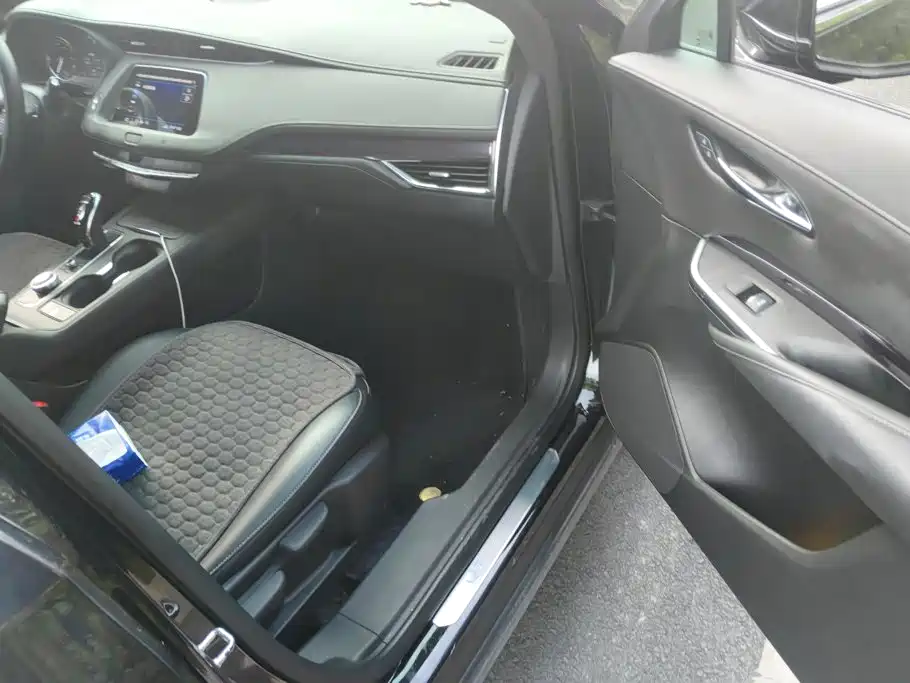 Cadillac XT4 — миниатюра 8