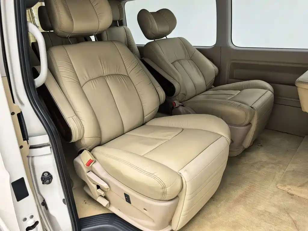 Toyota Hiace — миниатюра 14