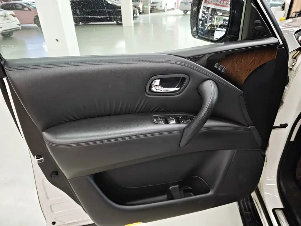 Infiniti QX80 — миниатюра 8