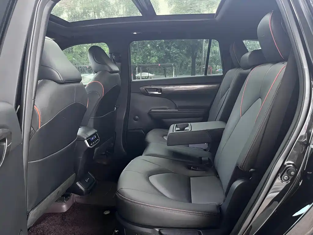 Toyota Crown Kluger — миниатюра 9